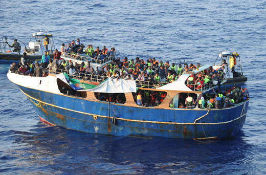 Kustbevakningen rddar 328 migranter frn en trbt p Medelhavet 2015. Vid ett av Sjfartsmuseet Akvariets seminarier om Havet som flyktvg berttar Sjrddningssllskapet om sina insatser i Egeiska Havet under flyktingvgen 2015–2016. 