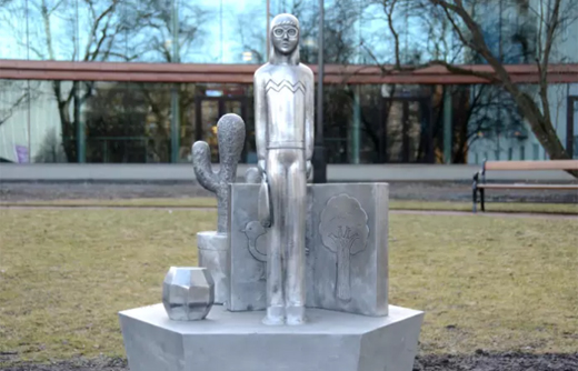 Skulptur av Sara Nilsson i Lorensbergsparken Foto: Park-och naturfrvaltningen