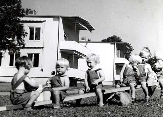 Gungande barn frn paviljong IX p 1940-talet. Foto ur privat fotoalbum Region- och Stadsarkivet i Gteborg